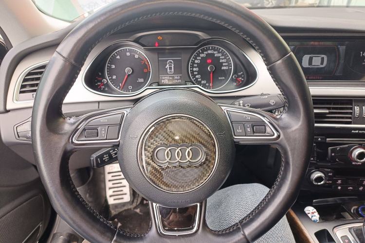Used Audi A4L 2015 35 TFSI Automatic Standard Model Steering Wheel