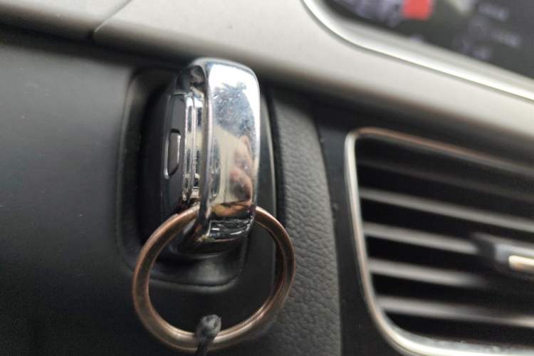Used Audi A4L 2015 35 TFSI Automatic Standard Model Vehicle Key