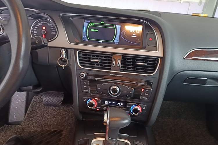 Used Audi A4L 2015 35 TFSI Automatic Comfort Model Audio And AC Panel