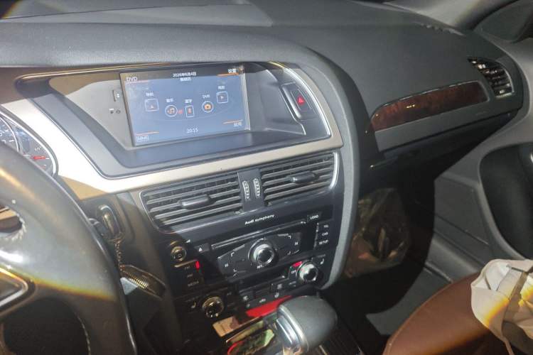 Used Audi A4L 2015 35 TFSI Automatic Comfort Model Audio And AC Panel