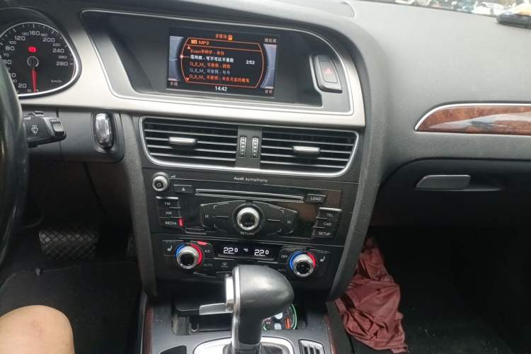 Used Audi A4L 2015 35 TFSI Automatic Comfort Model Audio And AC Panel