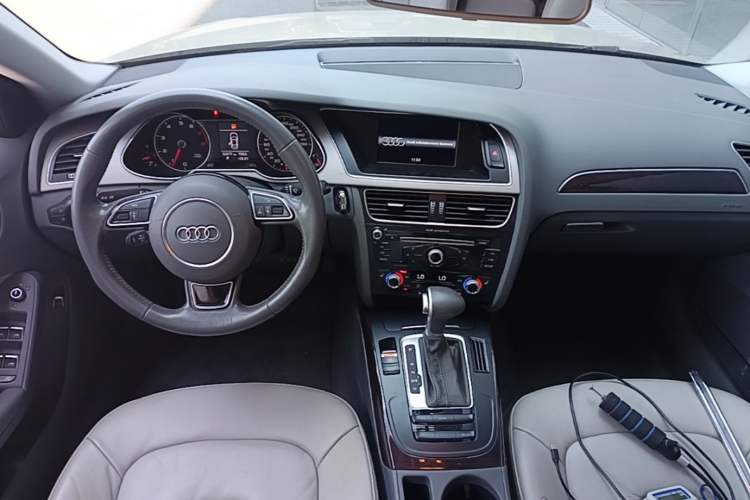 Used Audi A4L 2015 35 TFSI Automatic Comfort Model Center Console