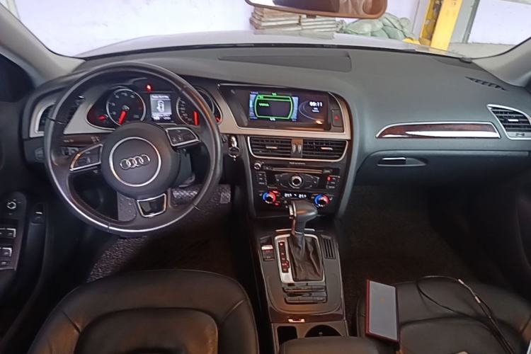 Used Audi A4L 2015 35 TFSI Automatic Comfort Model Center Console