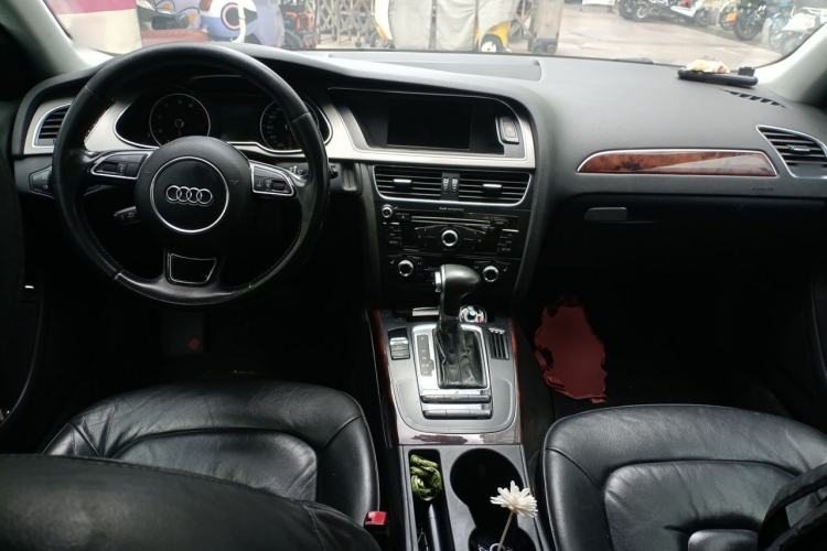 Used Audi A4L 2015 35 TFSI Automatic Comfort Model Center Console