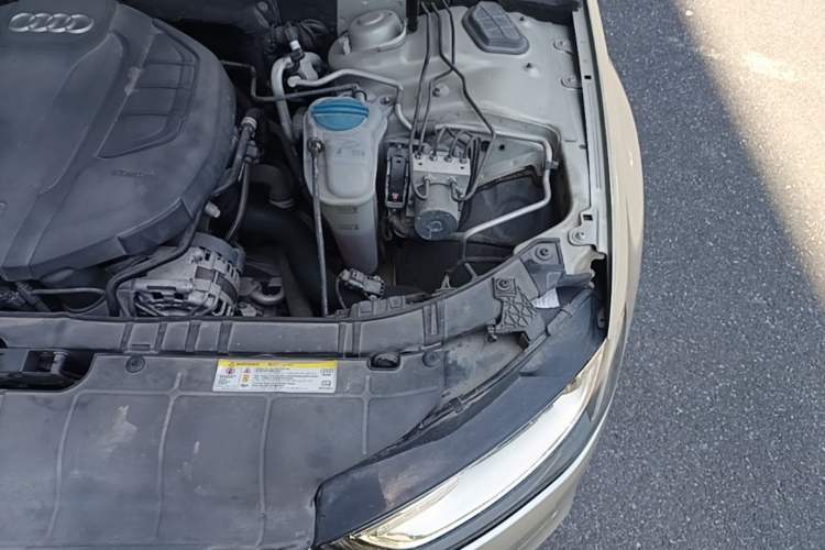Used Audi A4L 2015 35 TFSI Automatic Comfort Model Engine Bay Left