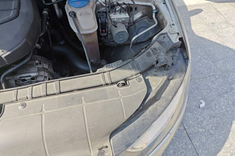 Used Audi A4L 2015 35 TFSI Automatic Comfort Model Engine Bay Left