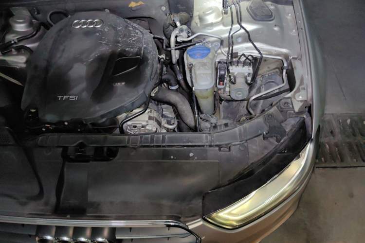 Used Audi A4L 2015 35 TFSI Automatic Luxury Edition Engine Bay Left