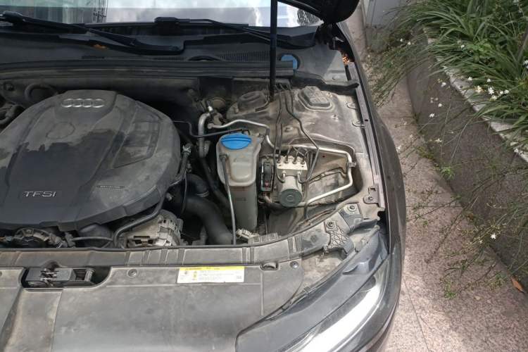 Used Audi A4L 2015 35 TFSI Automatic Comfort Model Engine Bay Left