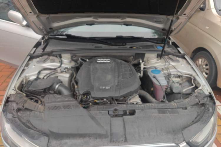 Used Audi A4L 2015 35 TFSI Automatic Standard Model Engine Bay
