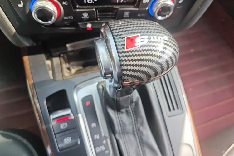 Used Audi A4L 2015 35 TFSI Automatic Comfort Model Gear Lever