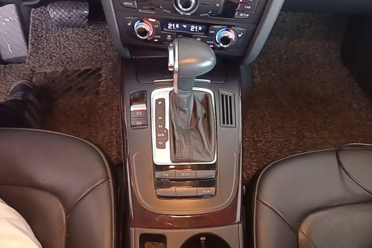 Used Audi A4L 2015 35 TFSI Automatic Comfort Model Gear Lever