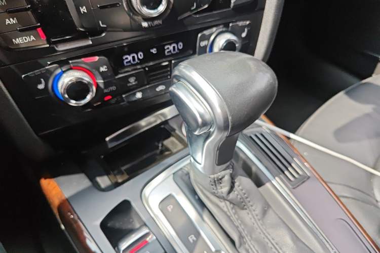 Used Audi A4L 2015 35 TFSI Automatic Comfort Model Gear Lever