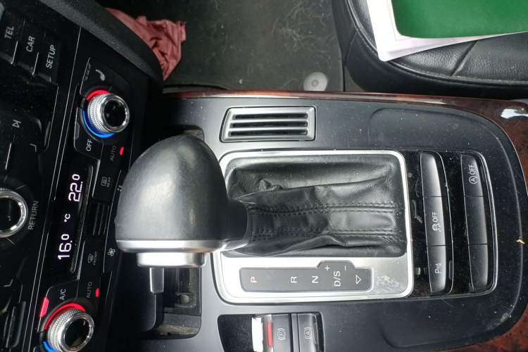 Used Audi A4L 2015 35 TFSI Automatic Comfort Model Gear Lever