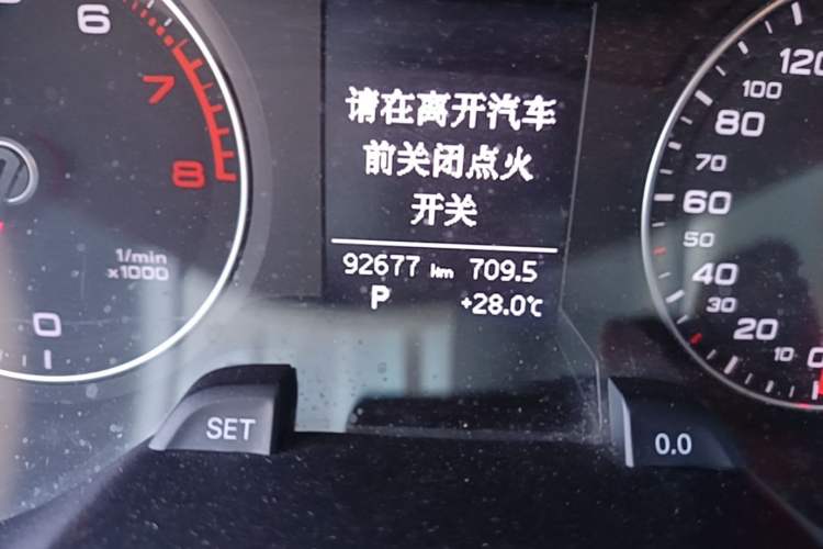 Used Audi A4L 2015 35 TFSI Automatic Comfort Model Odometer Close Up
