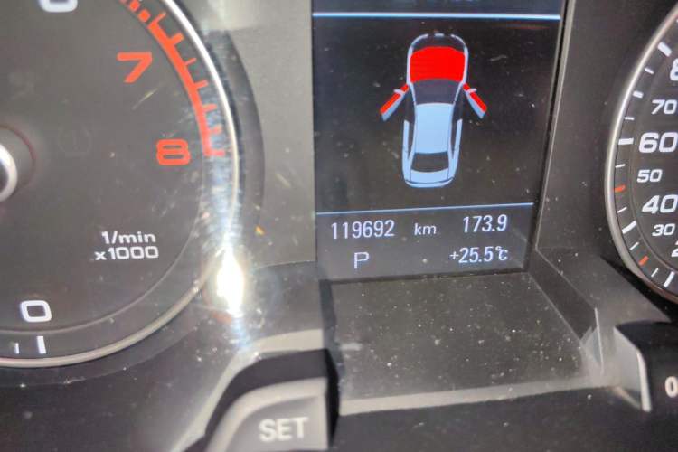 Used Audi A4L 2015 35 TFSI Automatic Luxury Edition Odometer Close Up