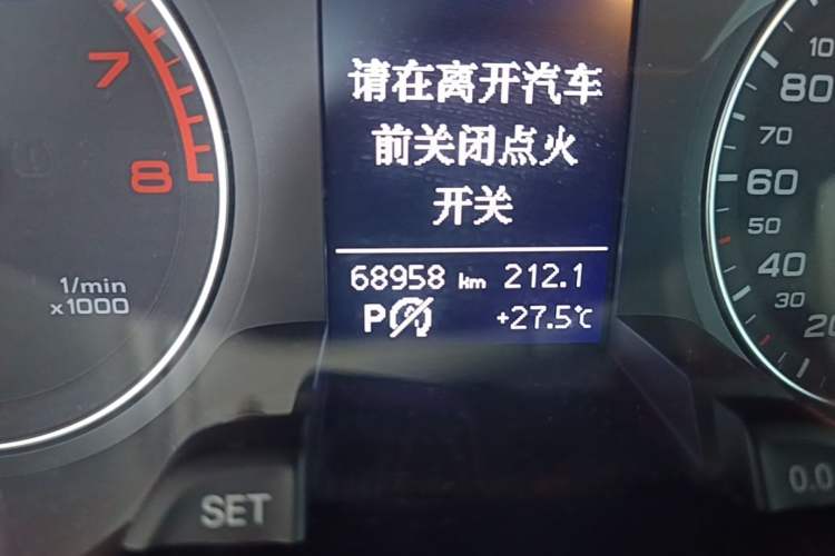 Used Audi A4L 2015 35 TFSI Automatic Comfort Model Odometer Close Up