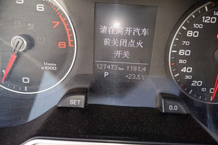 Used Audi A4L 2015 35 TFSI Automatic Standard Model Odometer Close Up