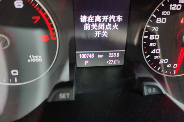 Used Audi A4L 2015 35 TFSI Automatic Standard Model Odometer Close Up