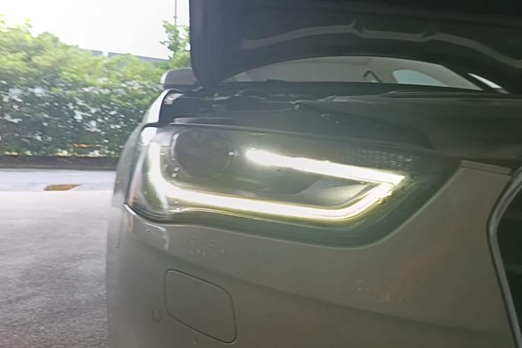 Used Audi A4L 2015 35 TFSI Automatic Comfort Model Right Front Headlight