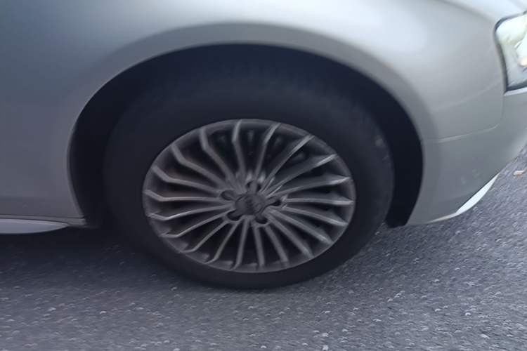 Used Audi A4L 2015 35 TFSI Automatic Comfort Model Right Front Wheel Hub