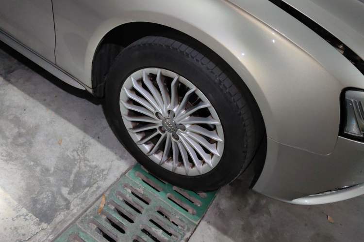 Used Audi A4L 2015 35 TFSI Automatic Luxury Edition Right Front Wheel Hub