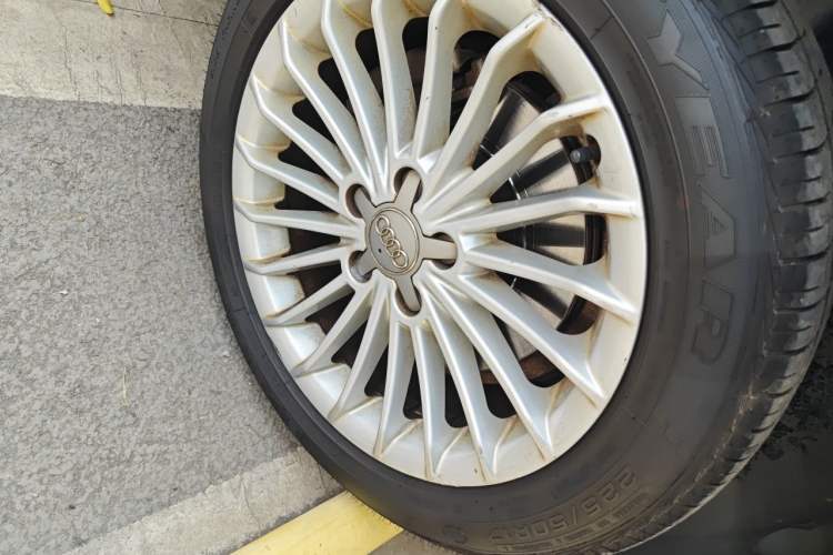 Used Audi A4L 2015 35 TFSI Automatic Comfort Model Right Front Wheel Hub