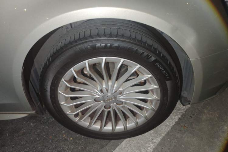 Used Audi A4L 2015 35 TFSI Automatic Comfort Model Right Front Wheel Hub