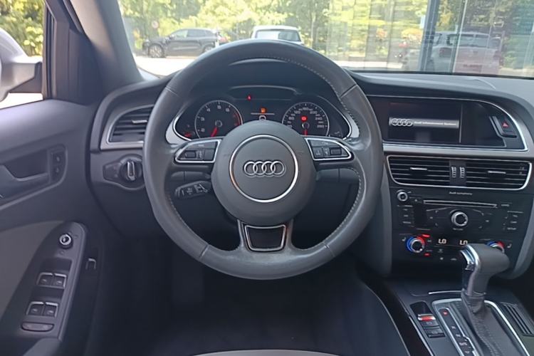 Used Audi A4L 2015 35 TFSI Automatic Comfort Model Steering Wheel