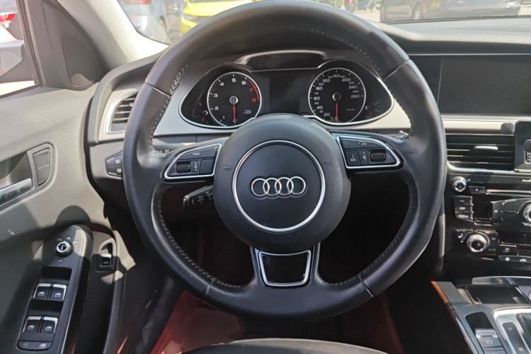 Used Audi A4L 2015 35 TFSI Automatic Comfort Model Steering Wheel