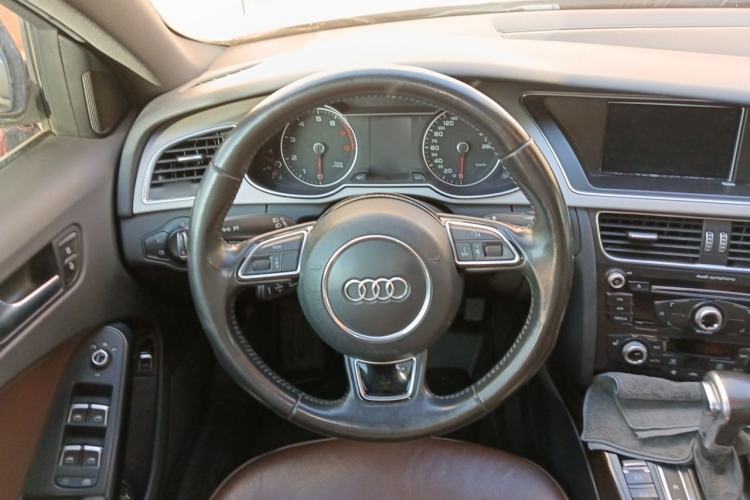 Used Audi A4L 2015 35 TFSI Automatic Standard Model Steering Wheel