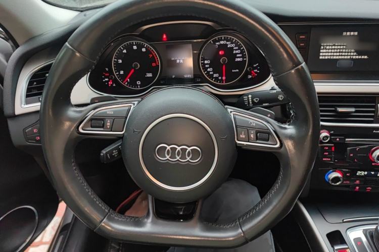 Used Audi A4L 2015 35 TFSI Automatic Standard Model Steering Wheel