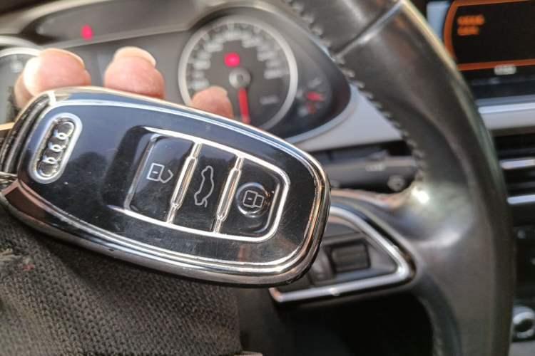 Used Audi A4L 2015 35 TFSI Automatic Standard Model Vehicle Key