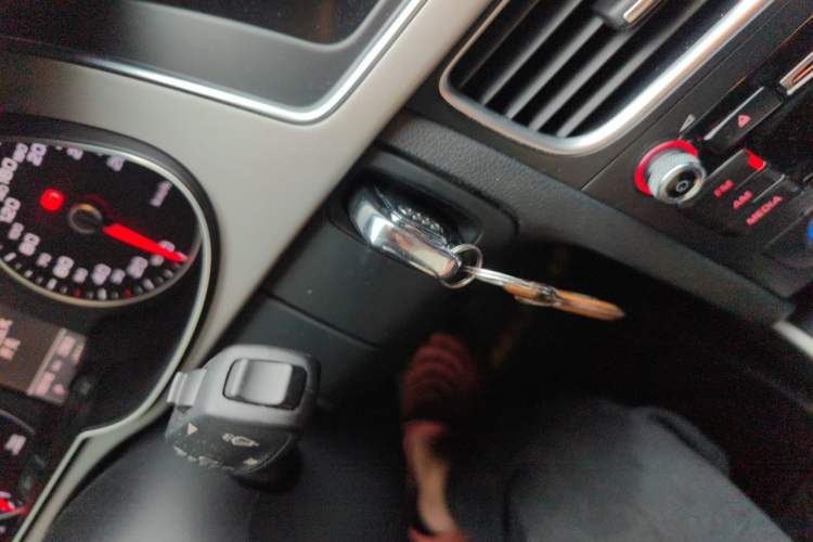 Used Audi A4L 2015 35 TFSI Automatic Standard Model Vehicle Key