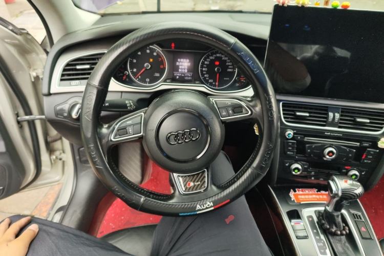 Used Audi A4L 2015 35 TFSI Automatic Comfort Model Steering Wheel