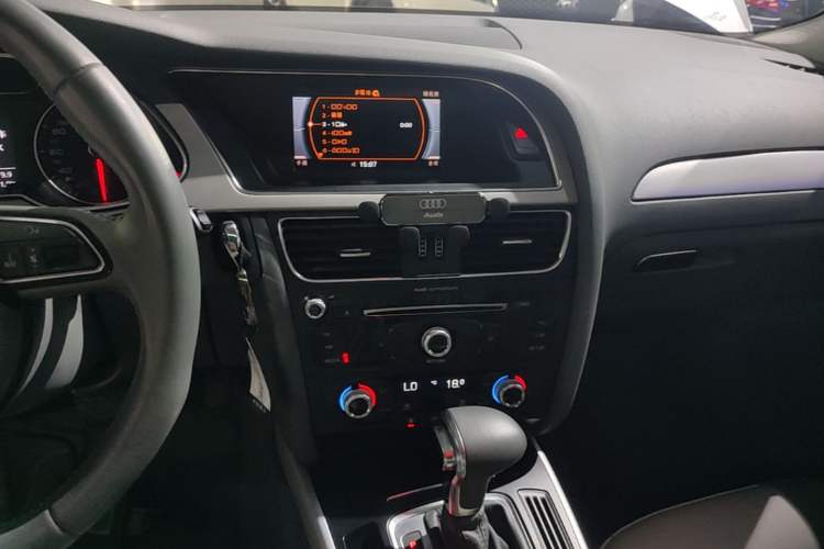 Used Audi A4L 2015 35 TFSI Automatic Standard Model Audio And AC Panel