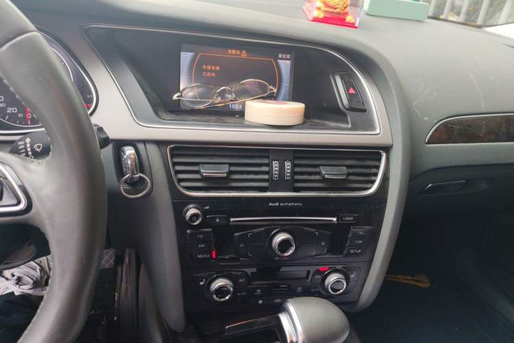 Used Audi A4L 2015 35 TFSI Automatic Comfort Model Audio And AC Panel