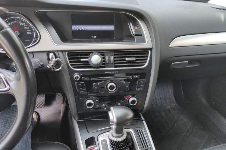 Used Audi A4L 2015 35 TFSI Automatic Standard Model Audio And AC Panel