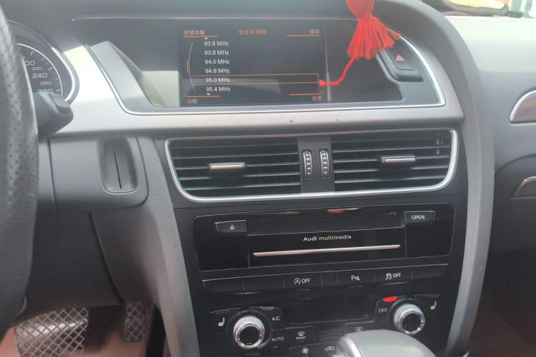 Used Audi A4L 2015 35 TFSI Automatic Comfort Model Audio And AC Panel