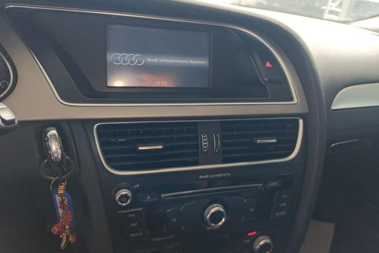Used Audi A4L 2015 35 TFSI Automatic Standard Model Audio And AC Panel