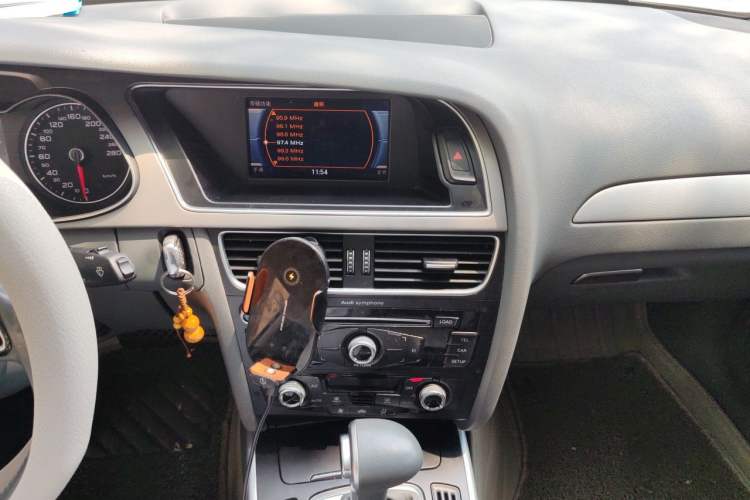 Used Audi A4L 2015 35 TFSI Automatic Standard Model Audio And AC Panel