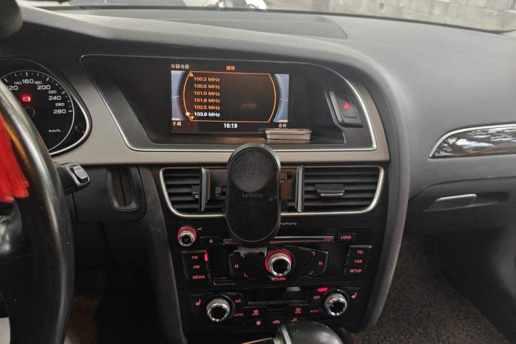 Used Audi A4L 2015 35 TFSI Automatic Comfort Model Audio And AC Panel