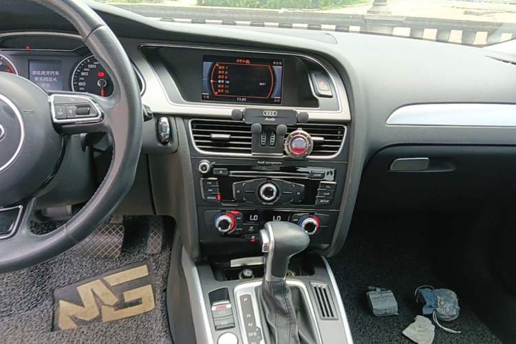 Used Audi A4L 2015 35 TFSI Automatic Standard Model Audio And AC Panel