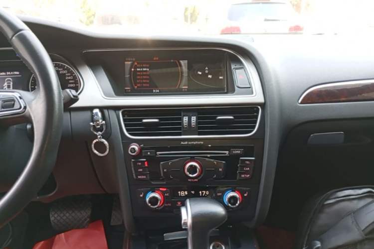 Used Audi A4L 2015 35 TFSI Automatic Comfort Model Audio And AC Panel
