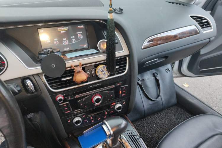 Used Audi A4L 2015 35 TFSI Automatic Comfort Model Audio And AC Panel