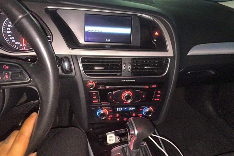 Used Audi A4L 2015 35 TFSI Automatic Standard Model Audio And AC Panel