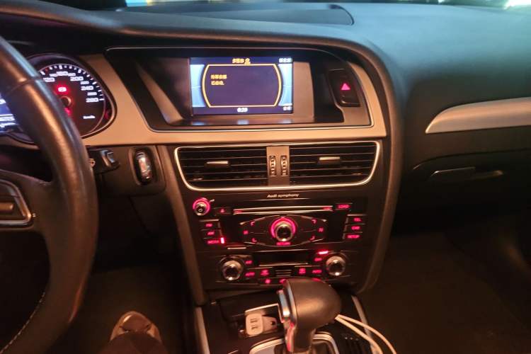 Used Audi A4L 2015 35 TFSI Automatic Standard Model Audio And AC Panel