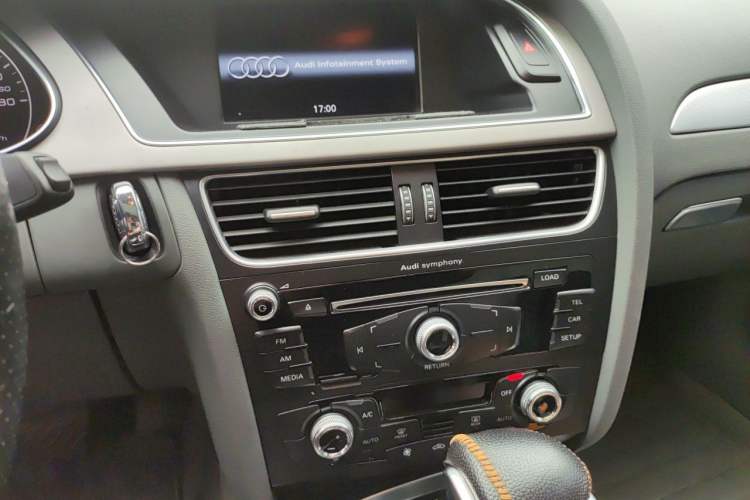 Used Audi A4L 2015 35 TFSI Automatic Standard Model Audio And AC Panel