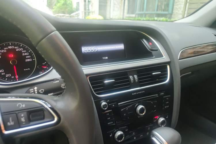 Used Audi A4L 2015 35 TFSI Automatic Comfort Model Audio And AC Panel