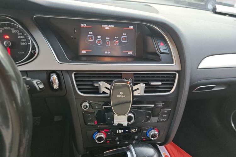 Used Audi A4L 2015 35 TFSI Automatic Standard Model Audio And AC Panel