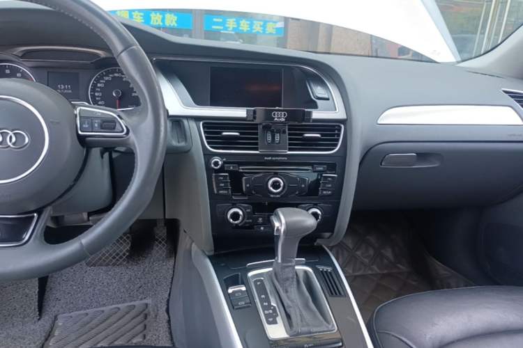 Used Audi A4L 2015 35 TFSI Automatic Standard Model Audio And AC Panel